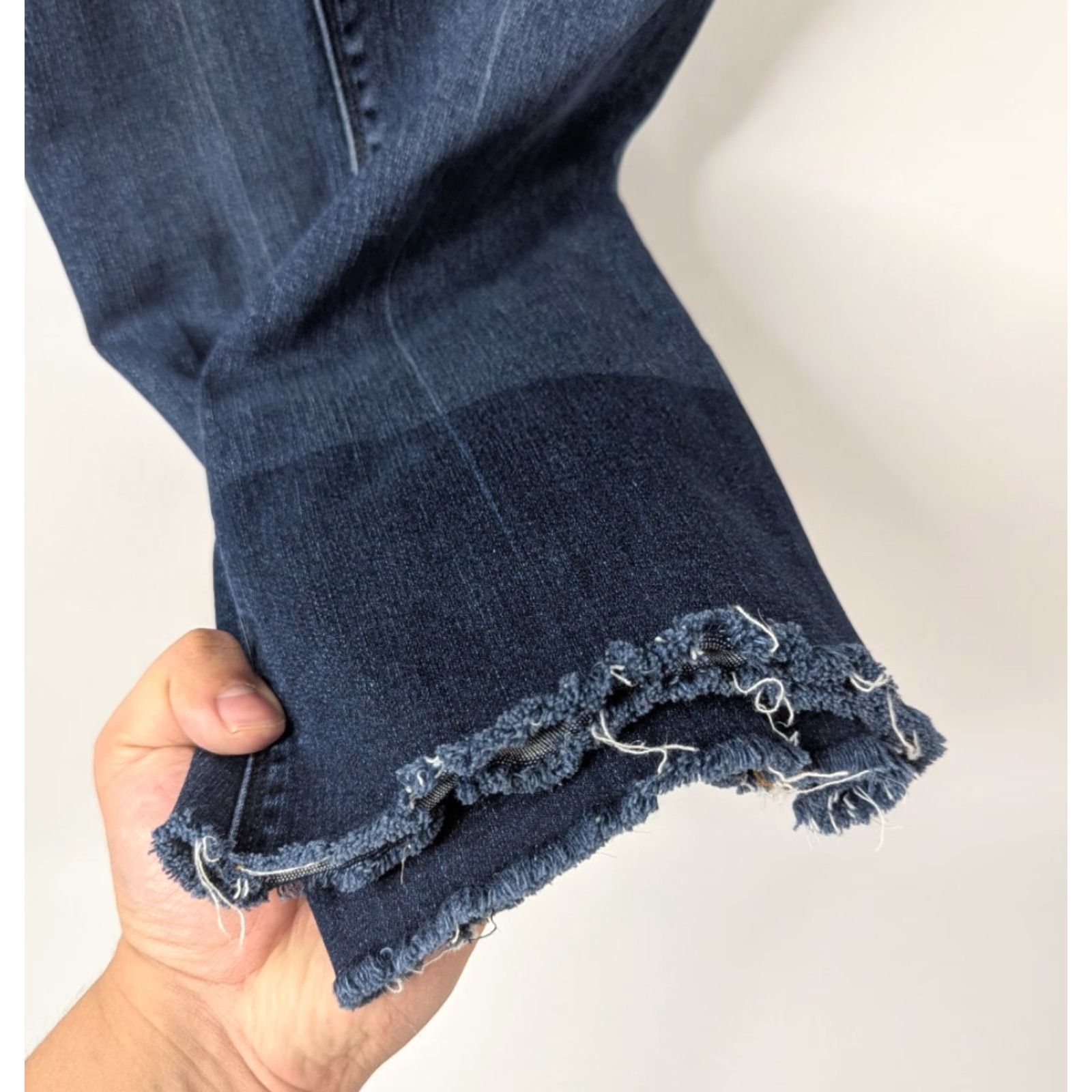Spanx Spanx Cropped Denim Jeans High Rise Medium Wash Size Small Pull On Raw Hem Women’s Jeans - Regular - Crop - Blue - 90s? Size 28" / US 6 / IT 42 - 2 Thumbnail