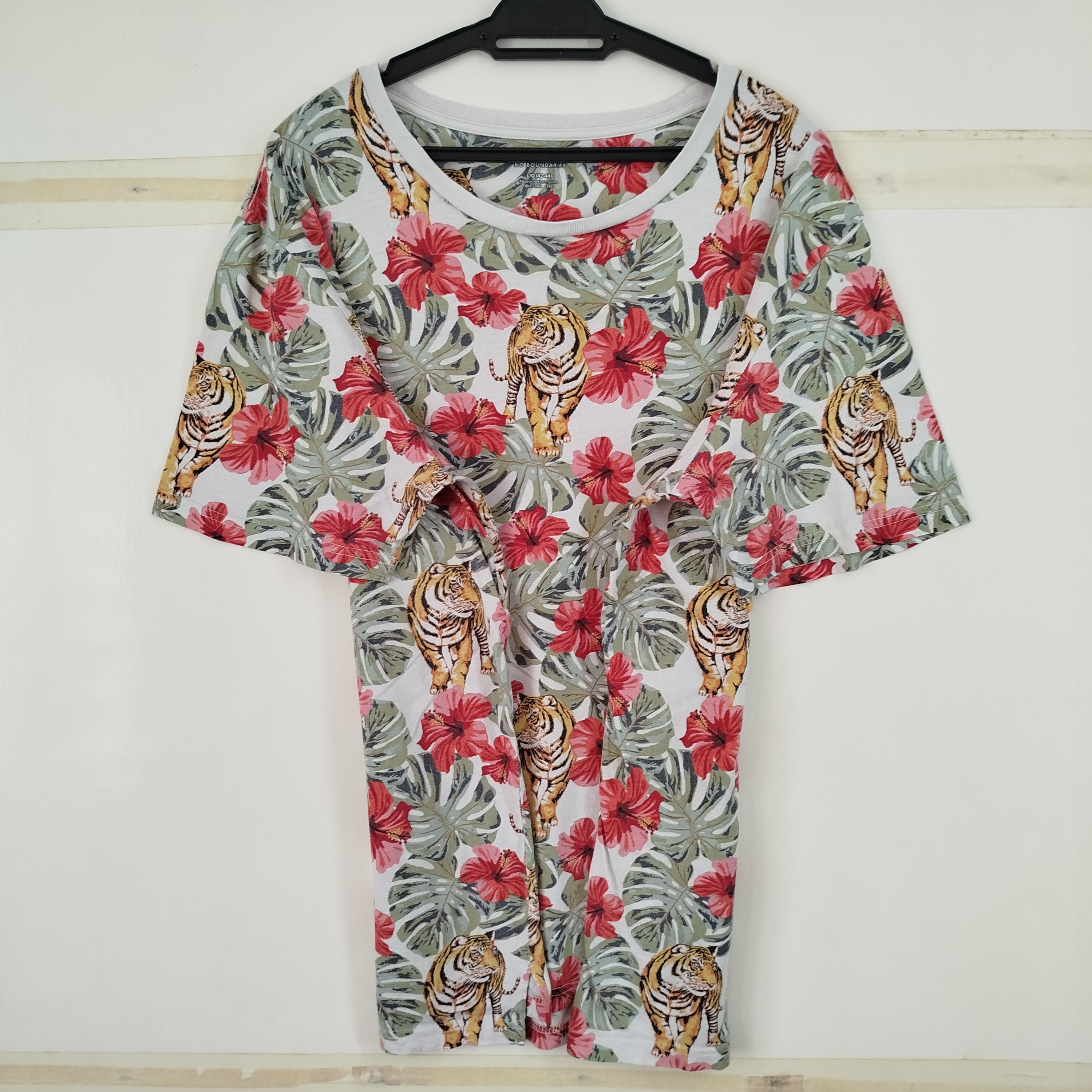 Designer × Japanese Brand No Boundaries Fullprint Tiger And Flower Size US L / EU 52-54 / 3 - 2 Thumbnail