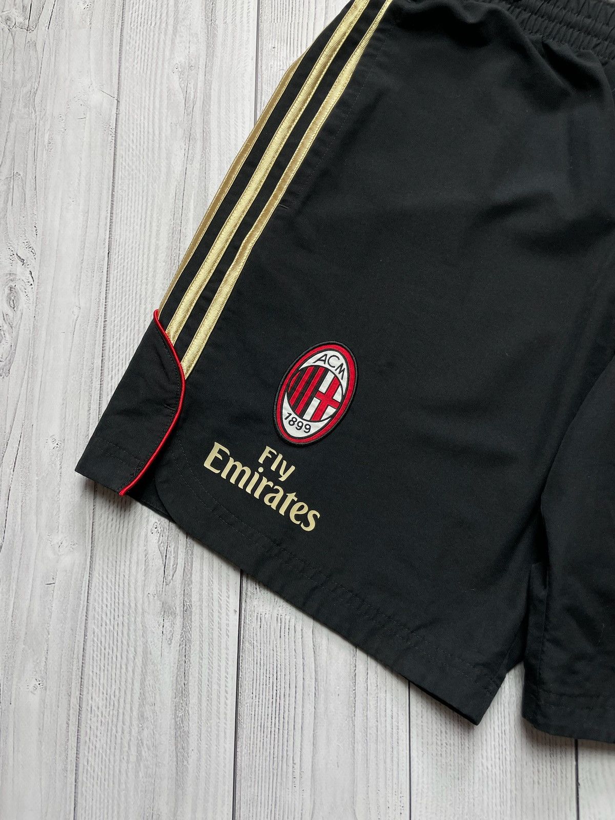 Adidas × Vintage Vintage adidas AC Milan soccer shorts size M gold line Size US 32 / EU 48 - 2 Thumbnail