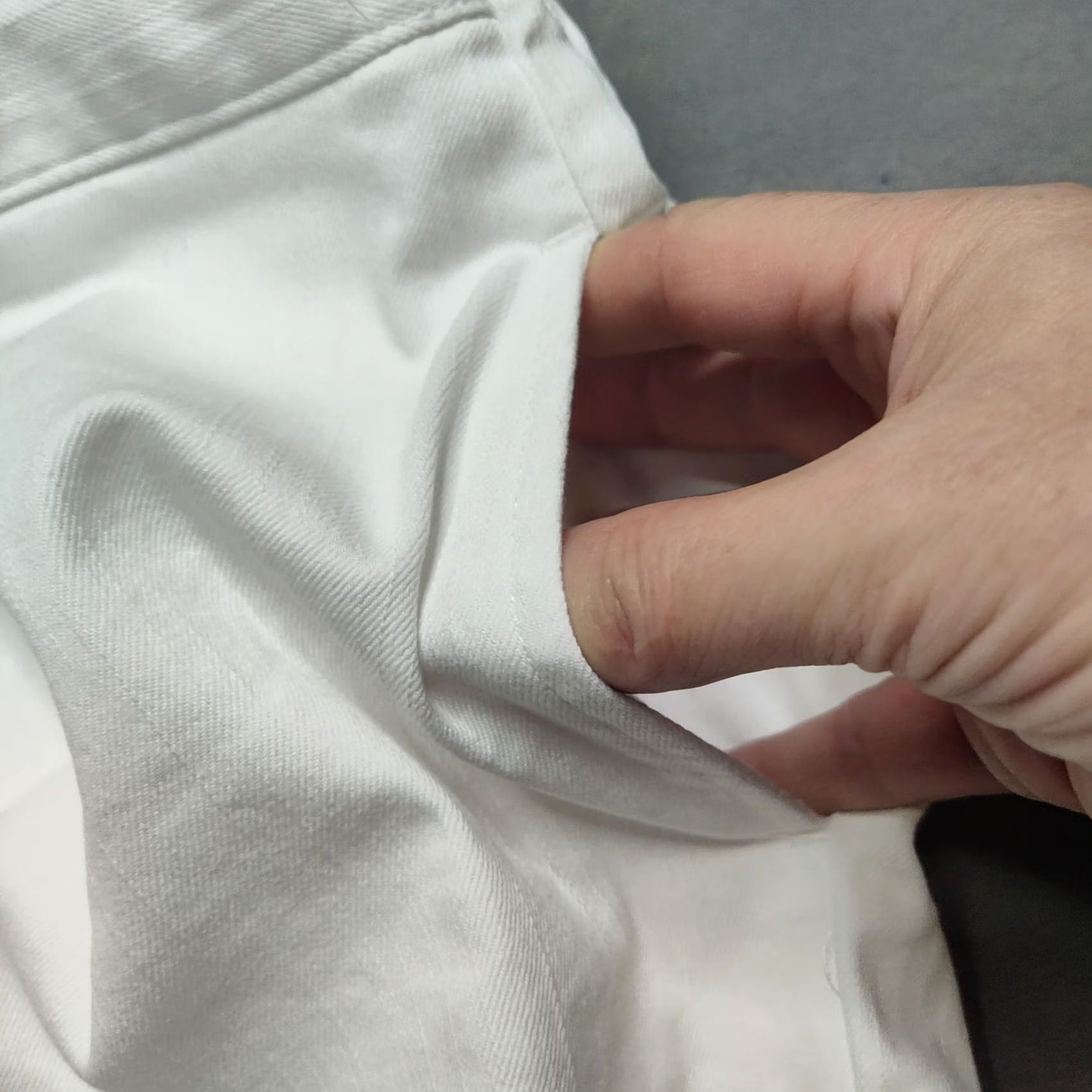Vintage Alfred Dunner Classics Women Plus 24W Pull On White Denim Capri Pants NEW Size 42" / US 20 - 3 Thumbnail