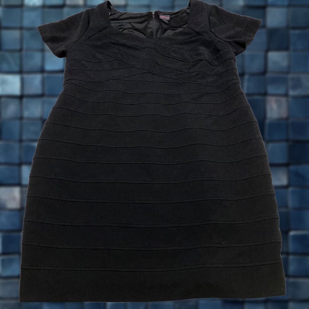 Torrid Torrid Dress Black Short Sleeve Bodycon Square Neck 4X Plus Adult Womens Party/Cocktail Formal Casual Stretch Size 40" / US 18 - 1 Thumbnail