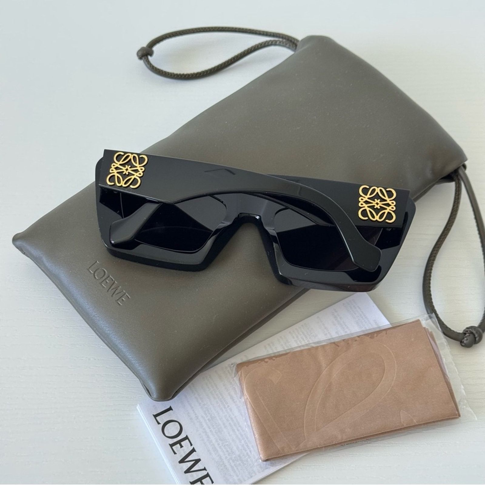 Loewe New! Loewe LW40145I 01A Black Sunglasses, Authentic Size ONE SIZE - 4 Thumbnail