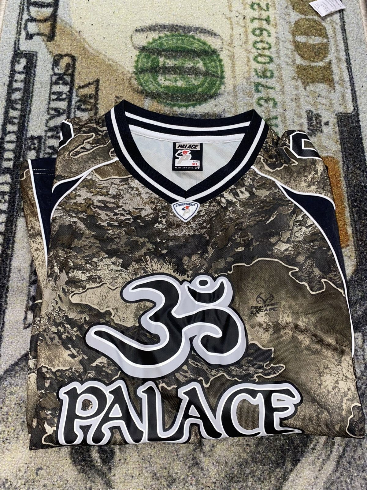 トップス Palace Om Mesh Jersey Realtree Palace Om Mesh Jersey Realtree Men's - SS25 - US