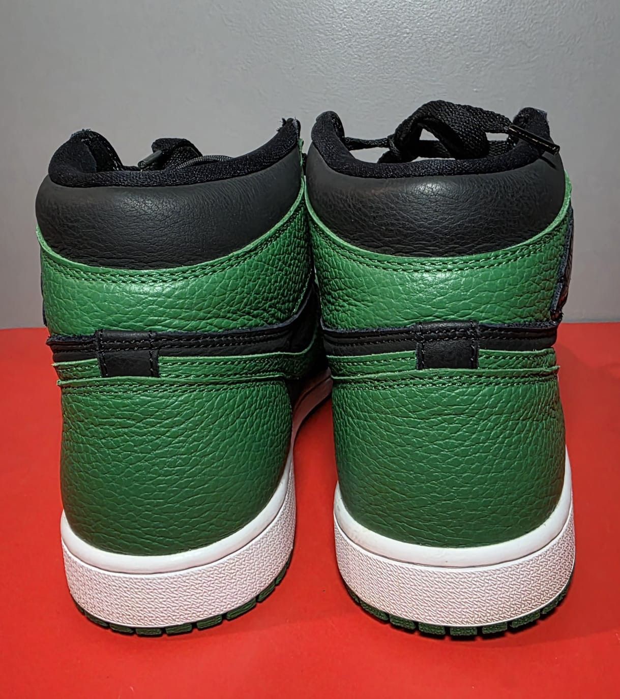 Jordan Brand Size 10.5 - Jordan 1 Retro OG High Pine Green 2.0 Size US 10.5 / EU 43-44 - 5 Thumbnail