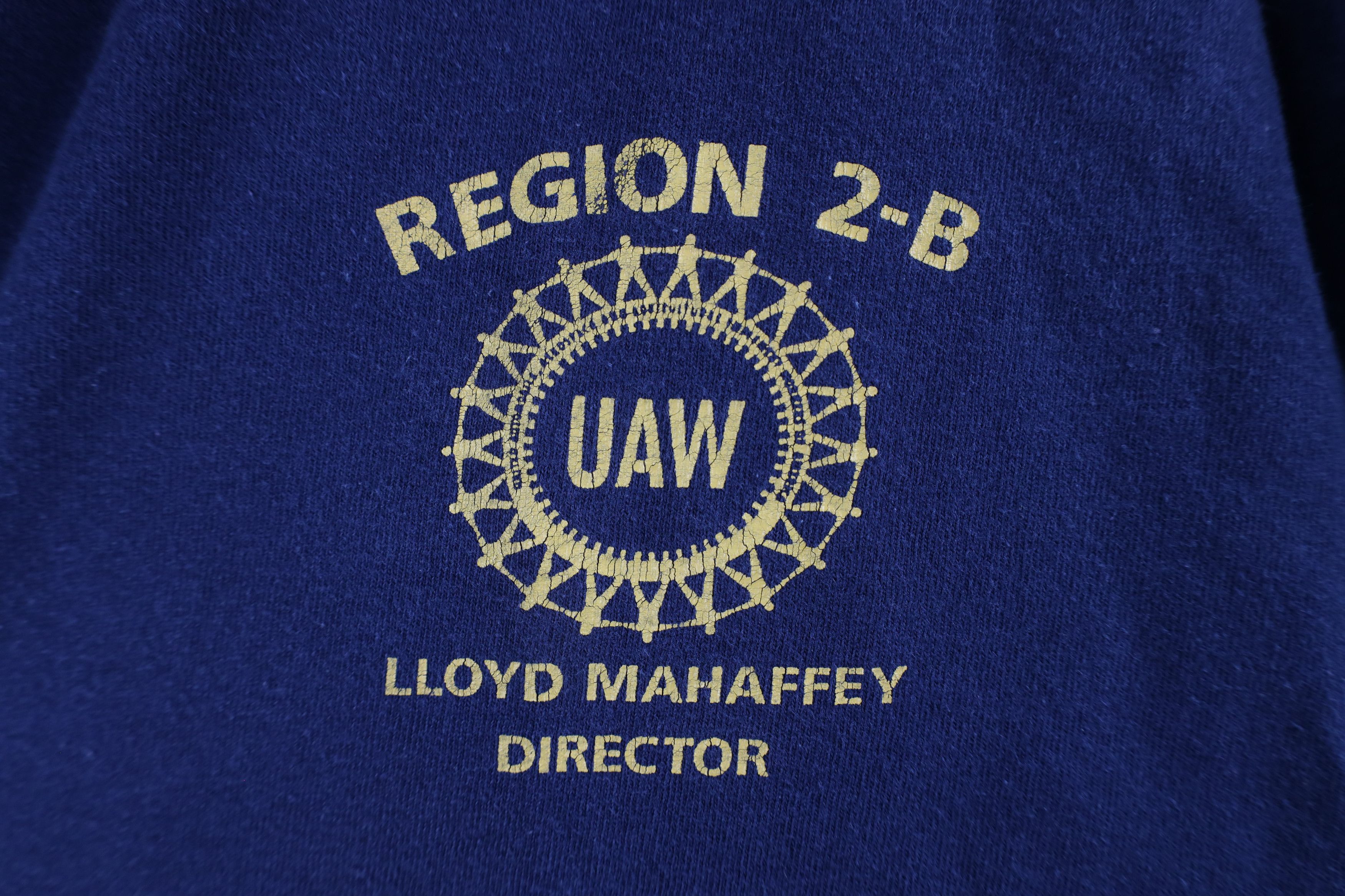 Vintage Vintage 90s Region 2-B UAW United Auto Workers T-Shirt USA Size US L / EU 52-54 / 3 - 4 Thumbnail