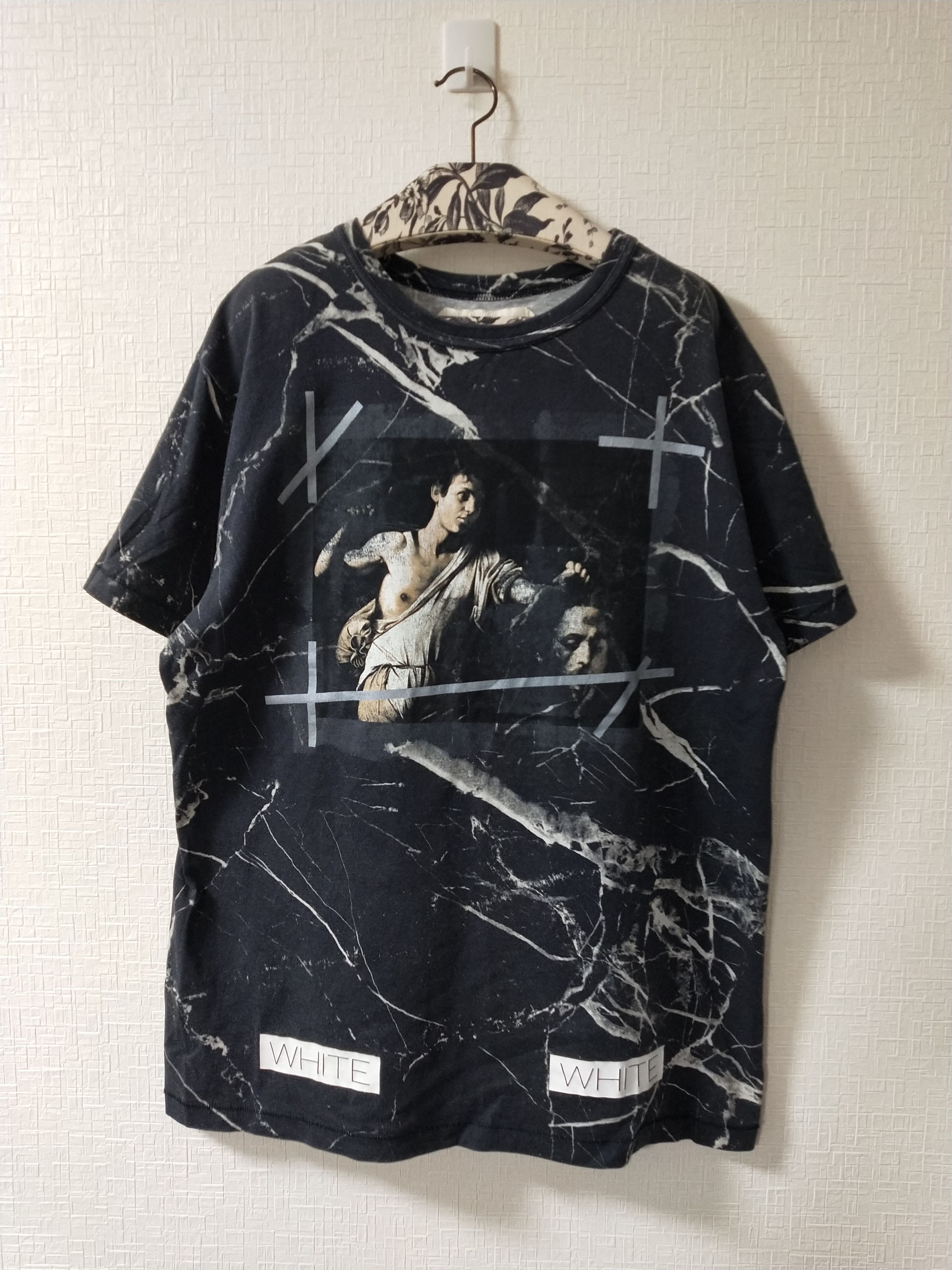 Off White Marble Tee Black bridge