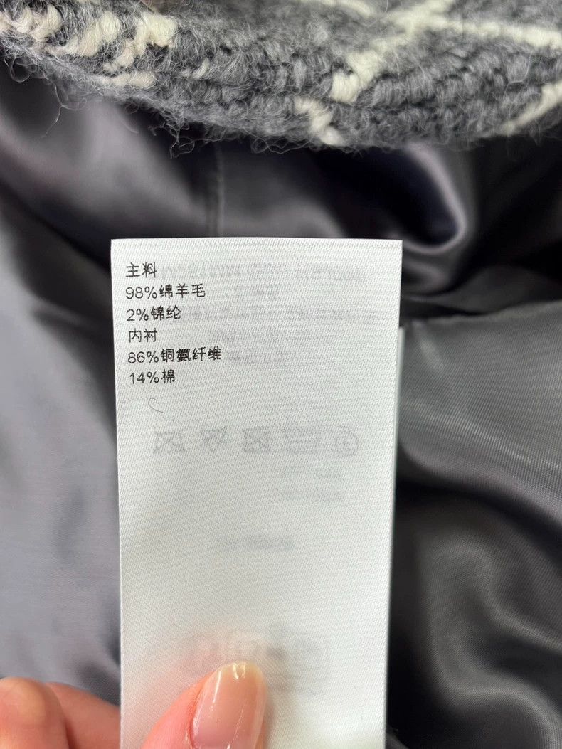 Louis Vuitton Louis Vuitton Rhombic plaid wool grey and white coat for t Size US M / EU 48-50 / 2 - 9 Thumbnail