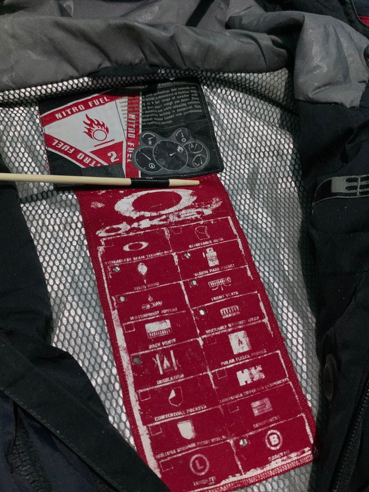 Oakley Oakley Software Nitro Fuel 2 Assymetrical Snowboard Jacket Size US M / EU 48-50 / 2 - 15 Thumbnail