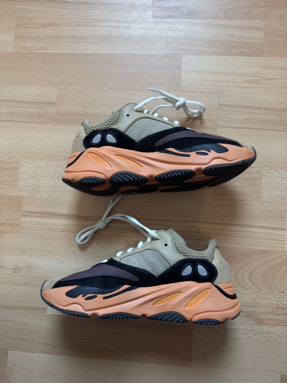 Yeezy Yeezy 700v2 Size US 7 / EU 40 - 4 Thumbnail