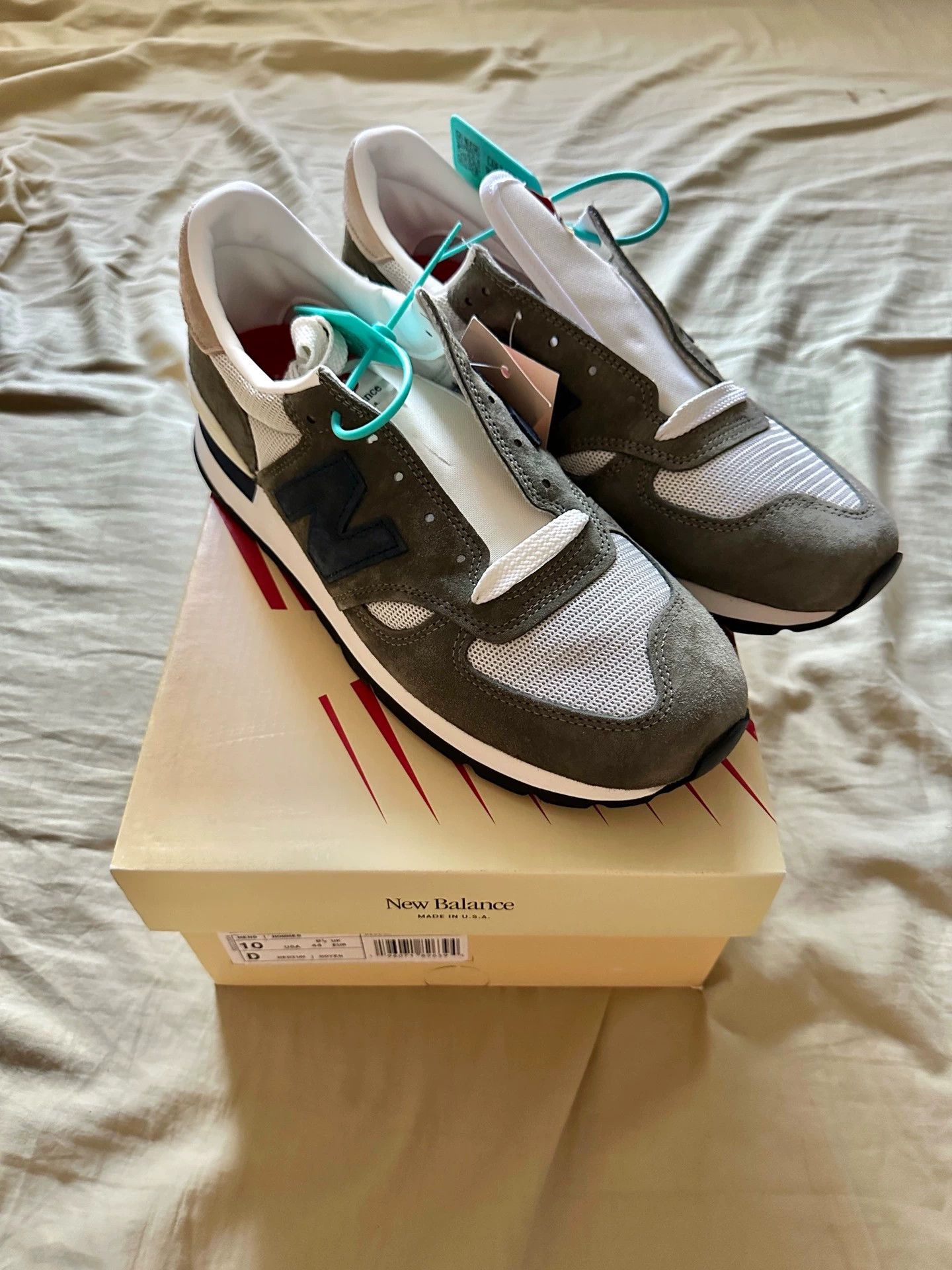 New Balance New Balance 990 Olive Green 44 New in Box Size US 10 / EU 43 - 6 Thumbnail