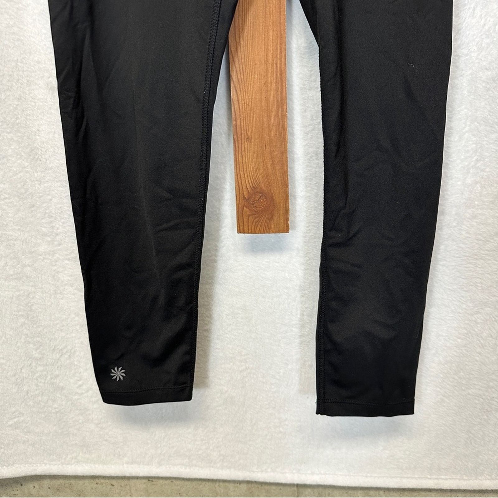 Athleta Athleta Black Mid Rise Drawstring Cropped Legging Pants Sz M Size 28" / US 6 / IT 42 - 3 Thumbnail