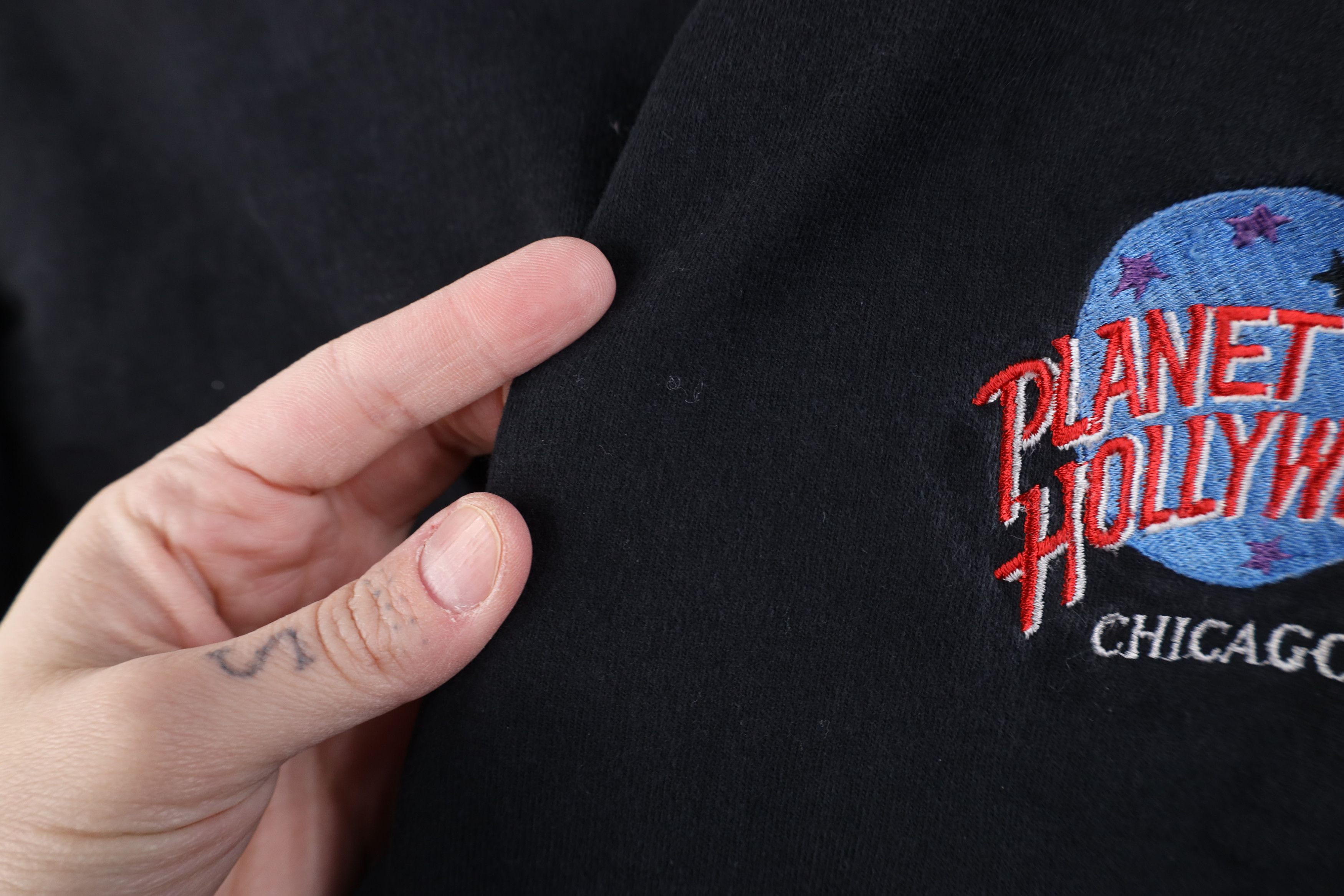 Vintage Vintage 90s Planet Hollywood Chicago Spell T-Shirt Black USA Size US L / EU 52-54 / 3 - 5 Thumbnail