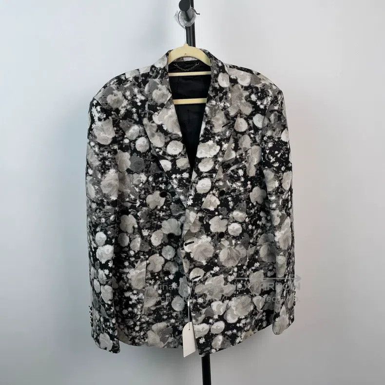Louis Vuitton Louis Vuitton Show style smudged flower blazer Size 50R - 1 Thumbnail