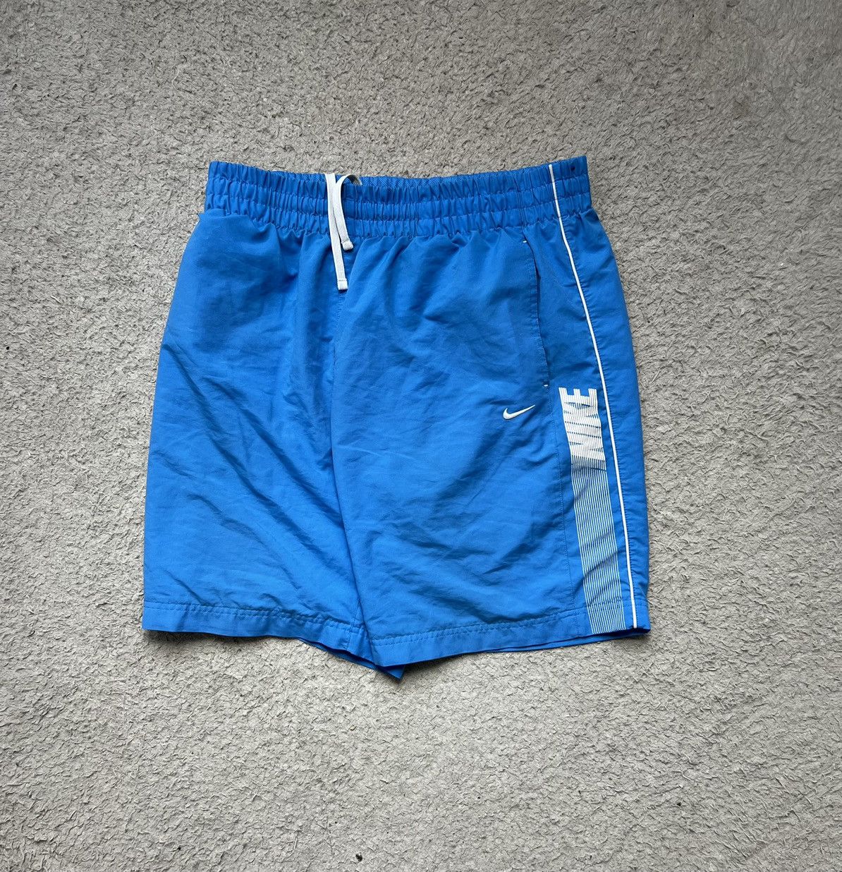 Nike Shorts Nike Small Logo Blue Vintage Size US 36 / EU 52 - 1 Thumbnail
