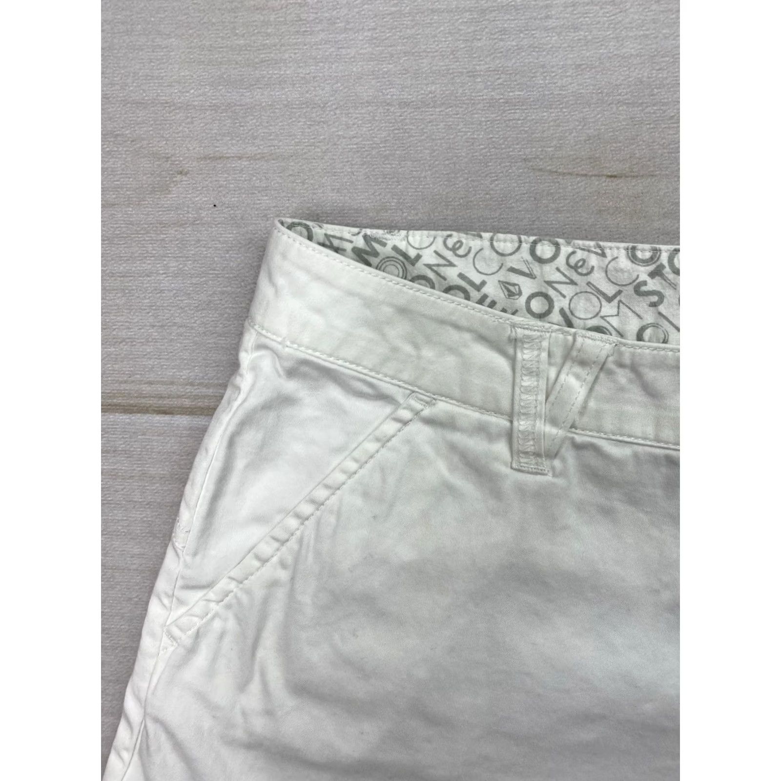 Volcom Volcom Shorts Jr Sz 11 White Chino Y2K Skater Casual Streetwear Pajama? (Note: 'Pajama' not in original) Size 32" / US 10 / IT 46 - 2 Thumbnail
