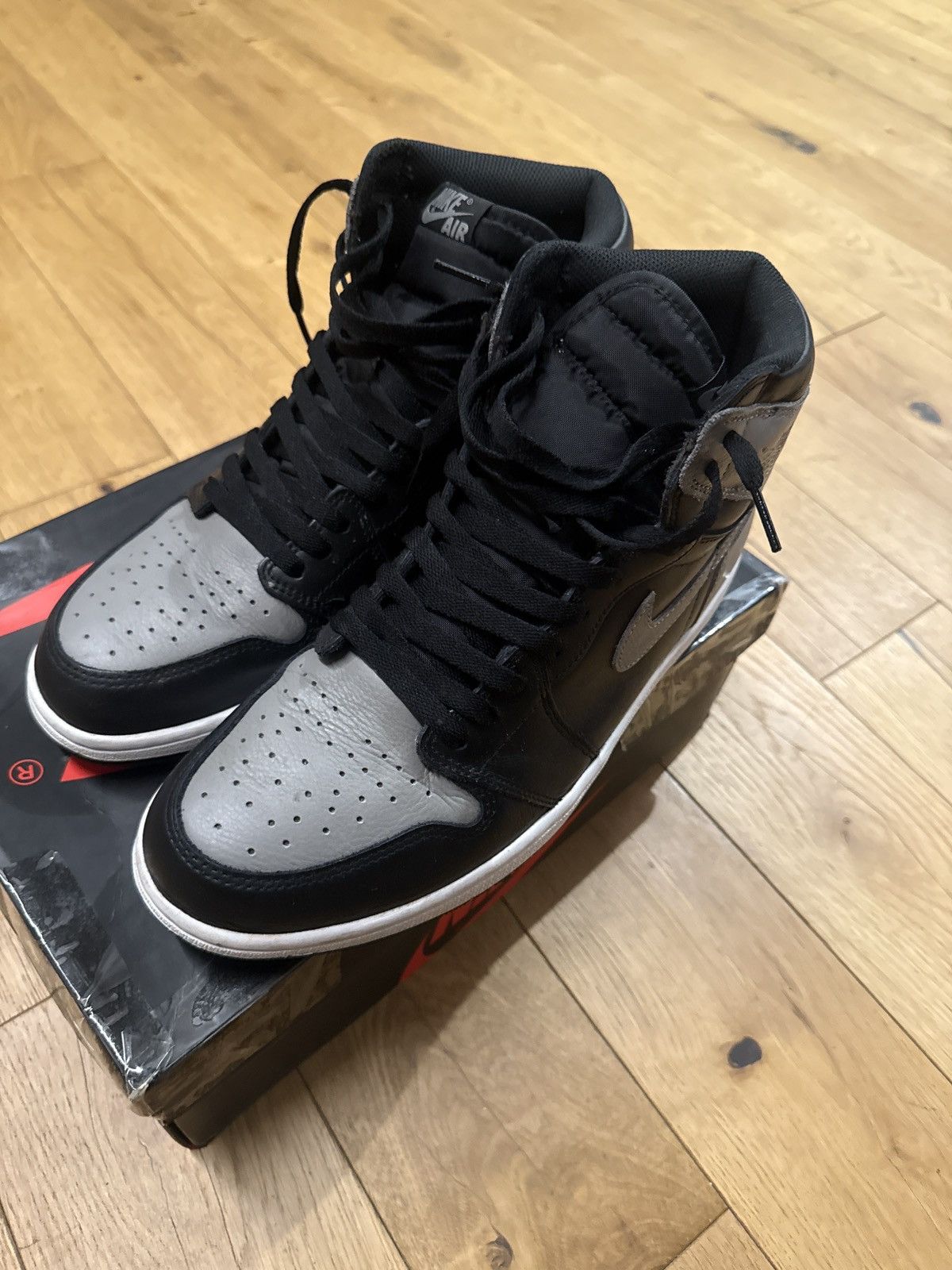 Jordan Brand Air Jordan 1 Retro High OG Shadow 2018 Size 11 555088-013 Size US 11 / EU 44 - 1 Thumbnail