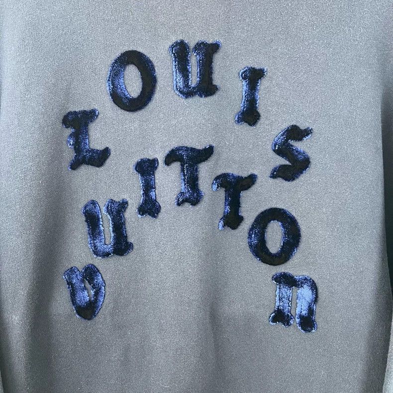 Louis Vuitton Louis Vuitton size 4l Blue logo flocked letter sweatshirt Size US M / EU 48-50 / 2 - 5 Thumbnail