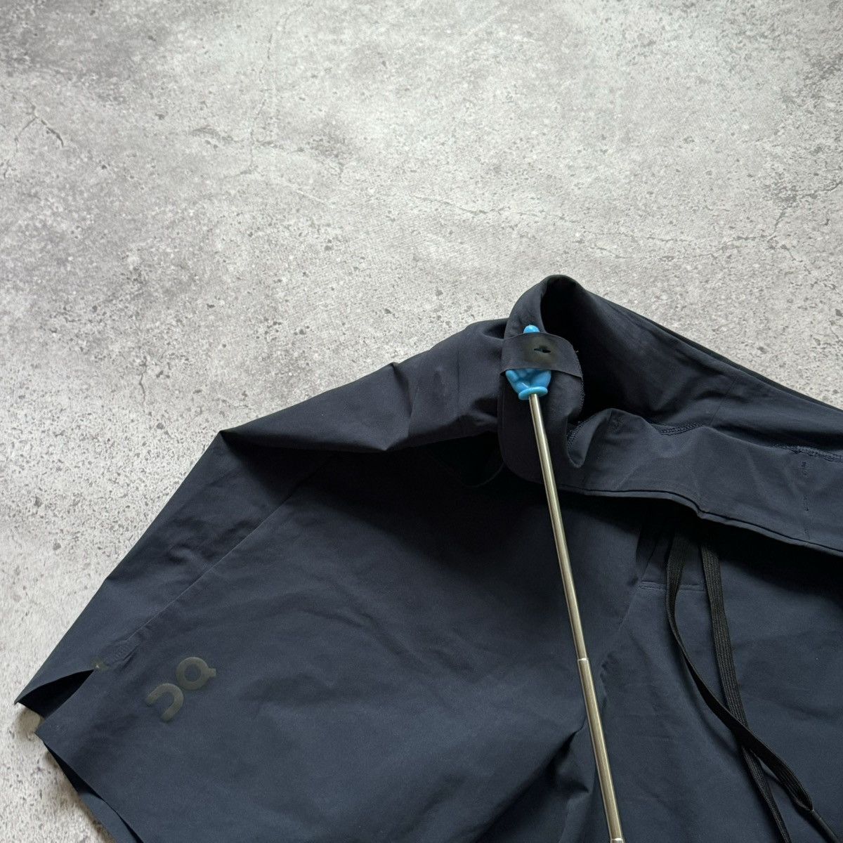 On On Cloud Hybrid Shorts Quick Dry Running Gear Solid Black Size US 30 / EU 46 - 10 Thumbnail