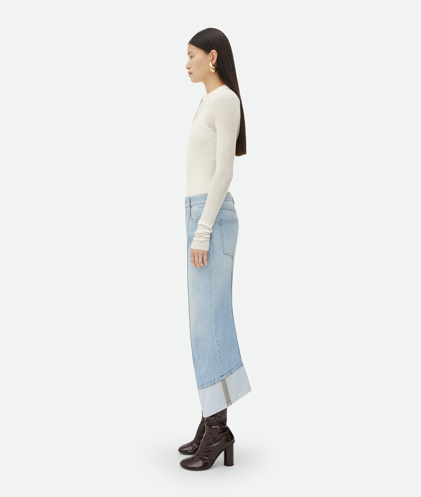 o1n1vont1225 Curved Shape Denim Jeans in Blue