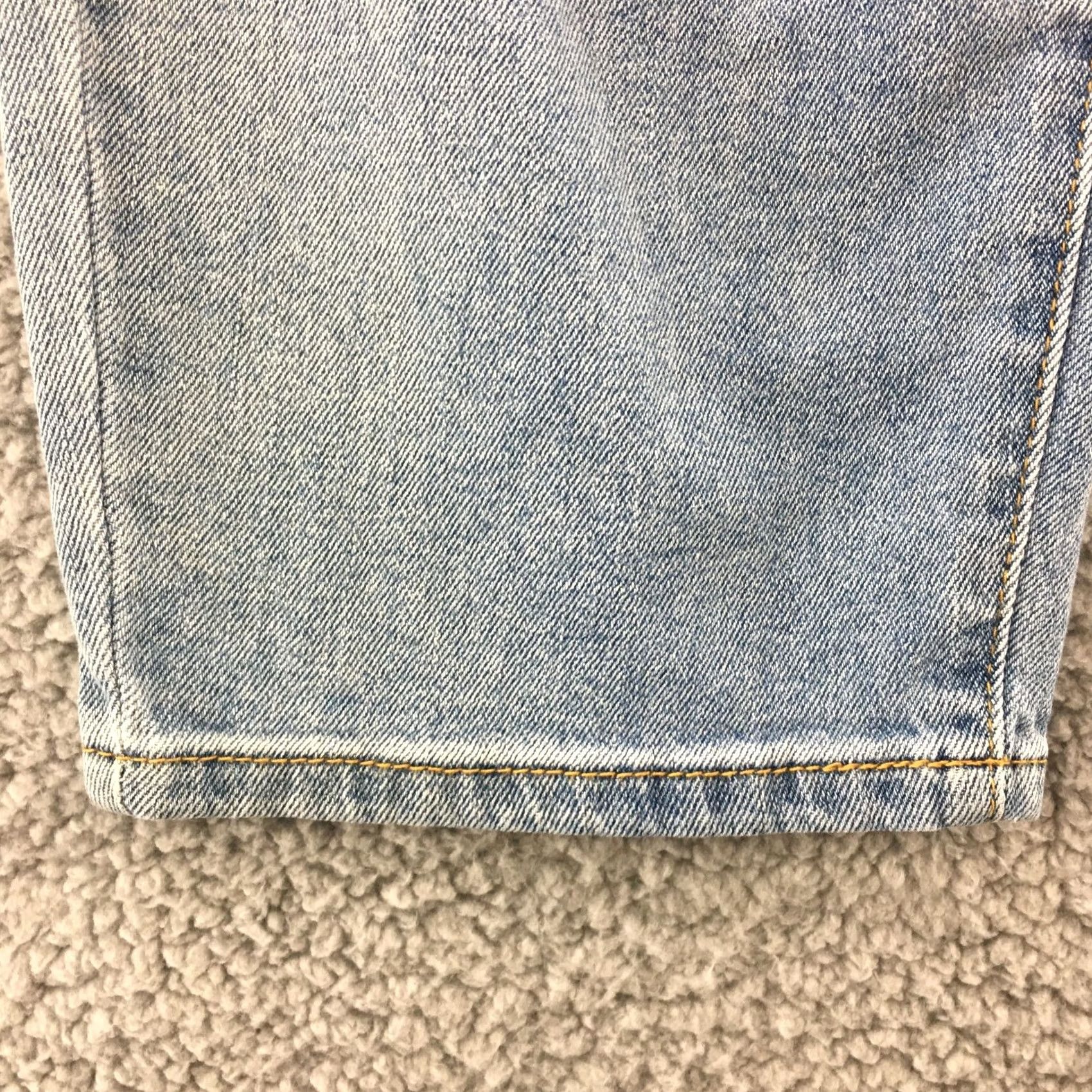 Vintage Abound Mom Jeans Womens 32 Blue Light Wash Denim Button Fly Ripped Knee Hi Rise Jeans Size 24" / US 00 / IT 34 - 6 Thumbnail