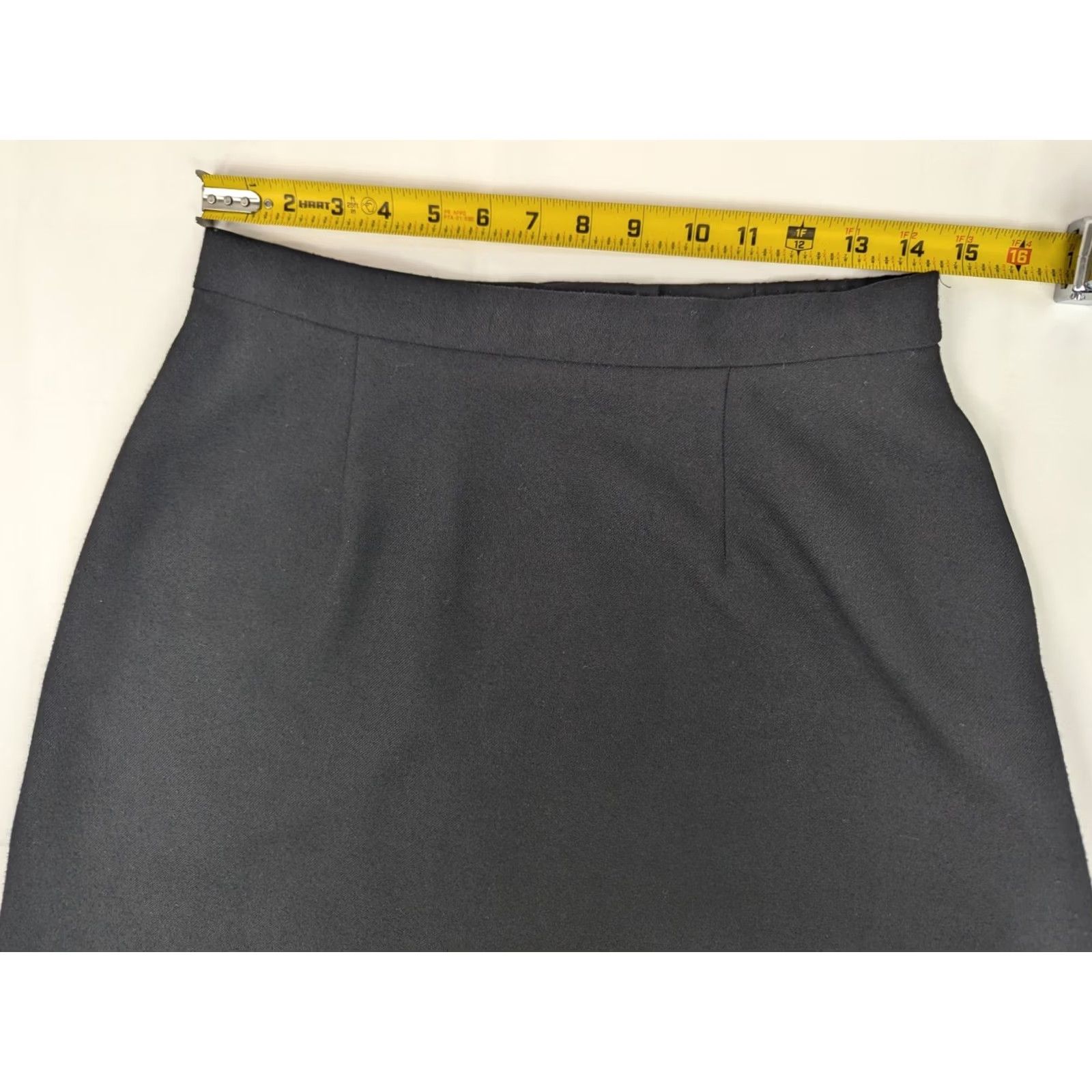 Orvis Orvis Skirt Women 10P Pleated Knee Length Black Polyester Tweed Vintage 90s Style Slit Elastic Waist Wool-Look Button Zip Closure Size 10P Petite Size 32" / US 10 / IT 46 - 4 Thumbnail