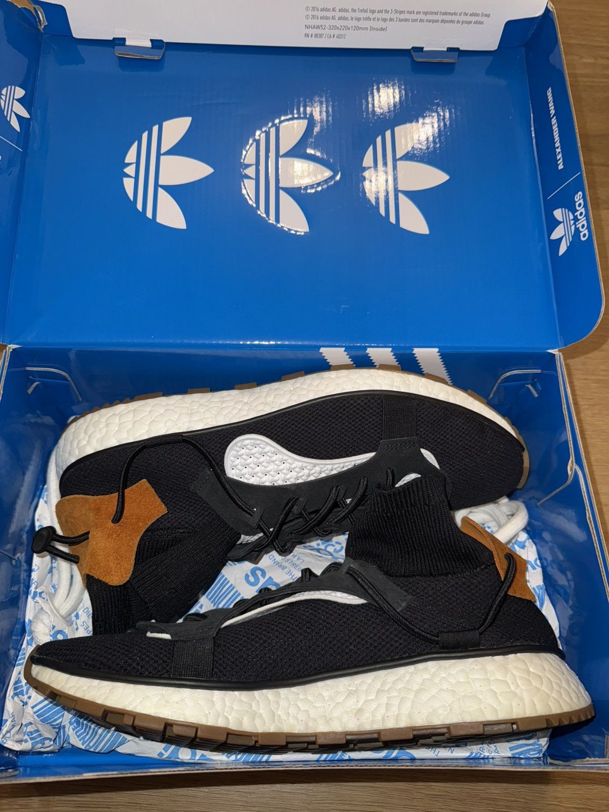 Adidas × Alexander Wang Adidas Alexander Wang x AW Run Black Size 9.5 Boost CM7825 Size US 9.5 / EU 42-43 - 3 Thumbnail
