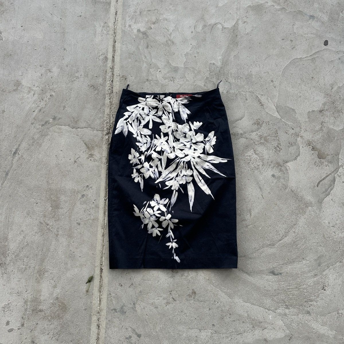 Max Mara Max Mara Women's Midi Skirt Blue Floral Midi A-Line Size M Size 27" / US 4 / IT 40 - 1 Thumbnail