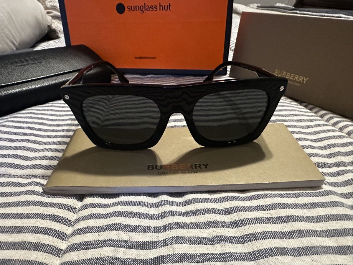 Burberry Burberry Sunglasses Camron BE4318 Size ONE SIZE - 2 Thumbnail