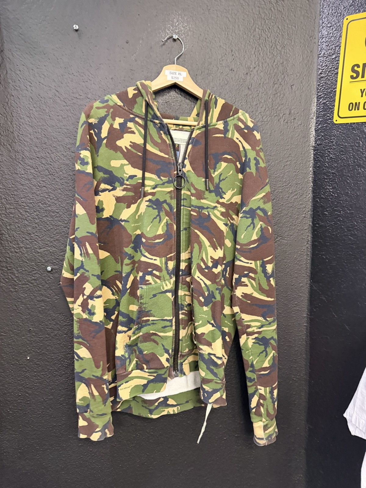 Off-White Off white camo arrows zip up hoodie Size US XL / EU 56 / 4 - 2 Thumbnail