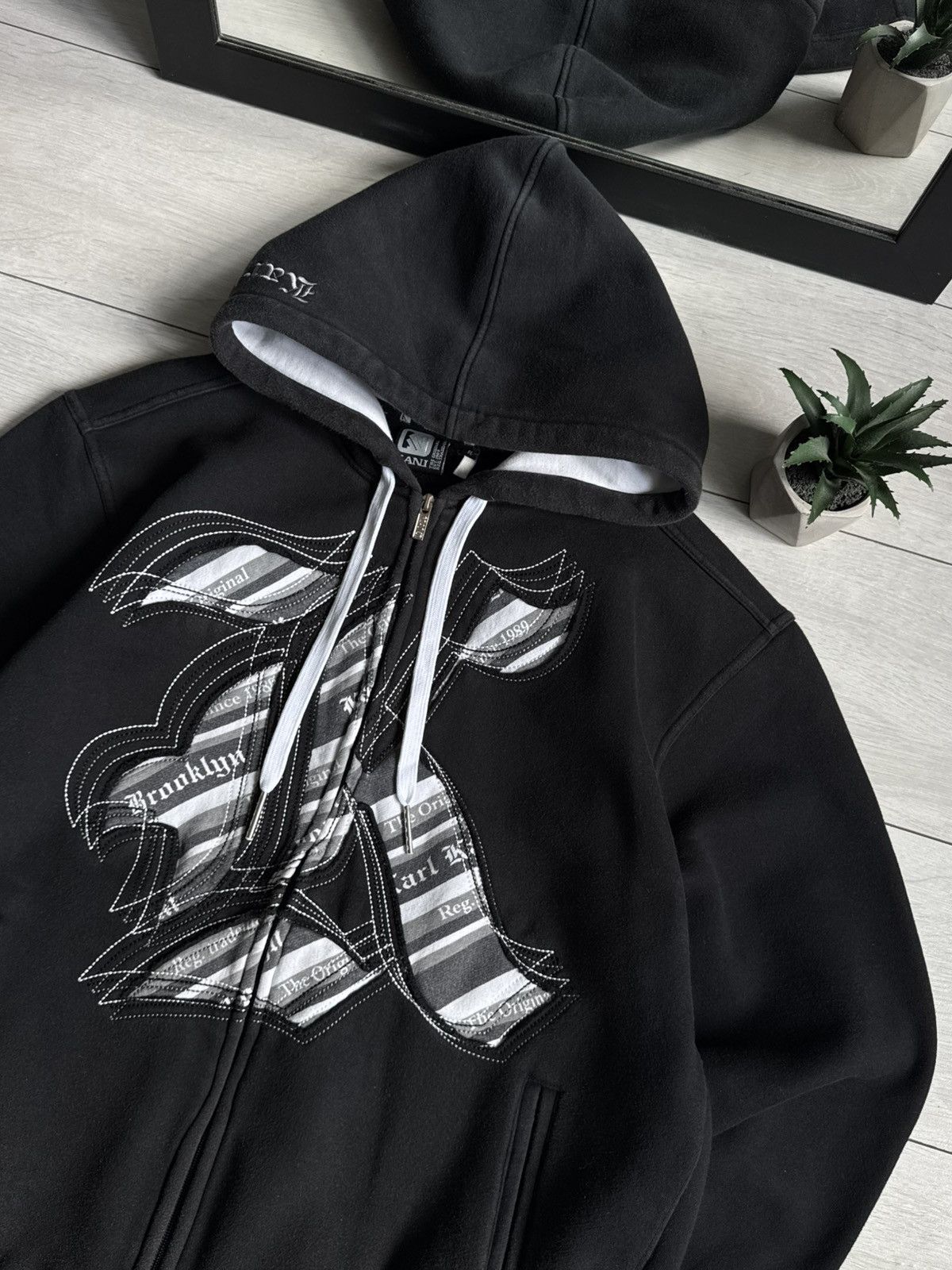 Karl Kani Vintage Karl Kani Y2K Big Logo Zip Hoodie Jacket Size US M / EU 48-50 / 2 - 5 Thumbnail