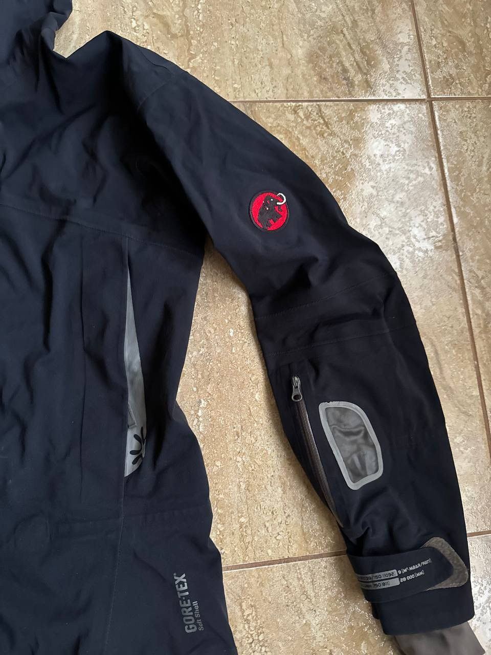 Mammut Mammut nirvana Ski Jacket black winter hiking wind jacket Size XS / US 0-2 / IT 36-38 - 13 Thumbnail