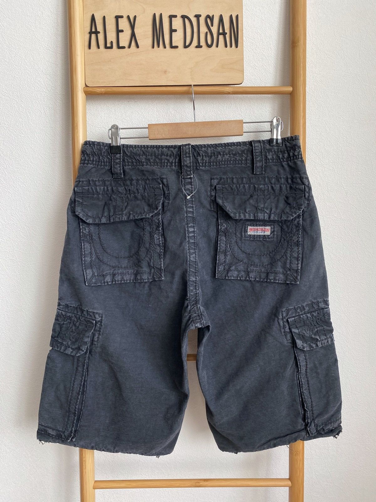 True Religion True Religion ISAAC Cargo Tonal Shorts Size 29 Size US 29 - 13 Thumbnail