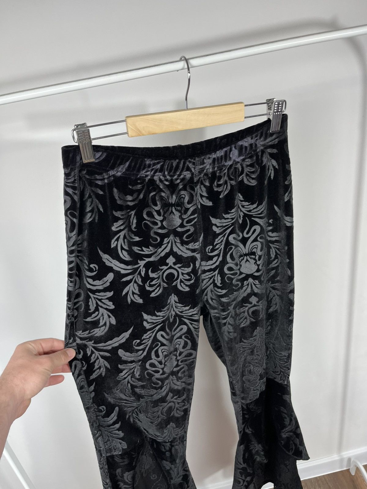 Other Vintage Black Velvet Flared Pants Women L Baroque Bottoms Size 32" / US 10 / IT 46 - 4 Thumbnail