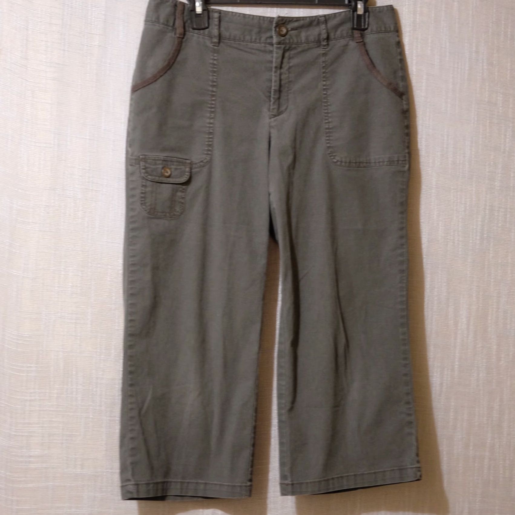 Dockers Dockers Favorite Fit Cargo Capri Pants Grey Stretch Women's 8 | Pants | Regular Size 30" / US 8 / IT 44 - 2 Thumbnail