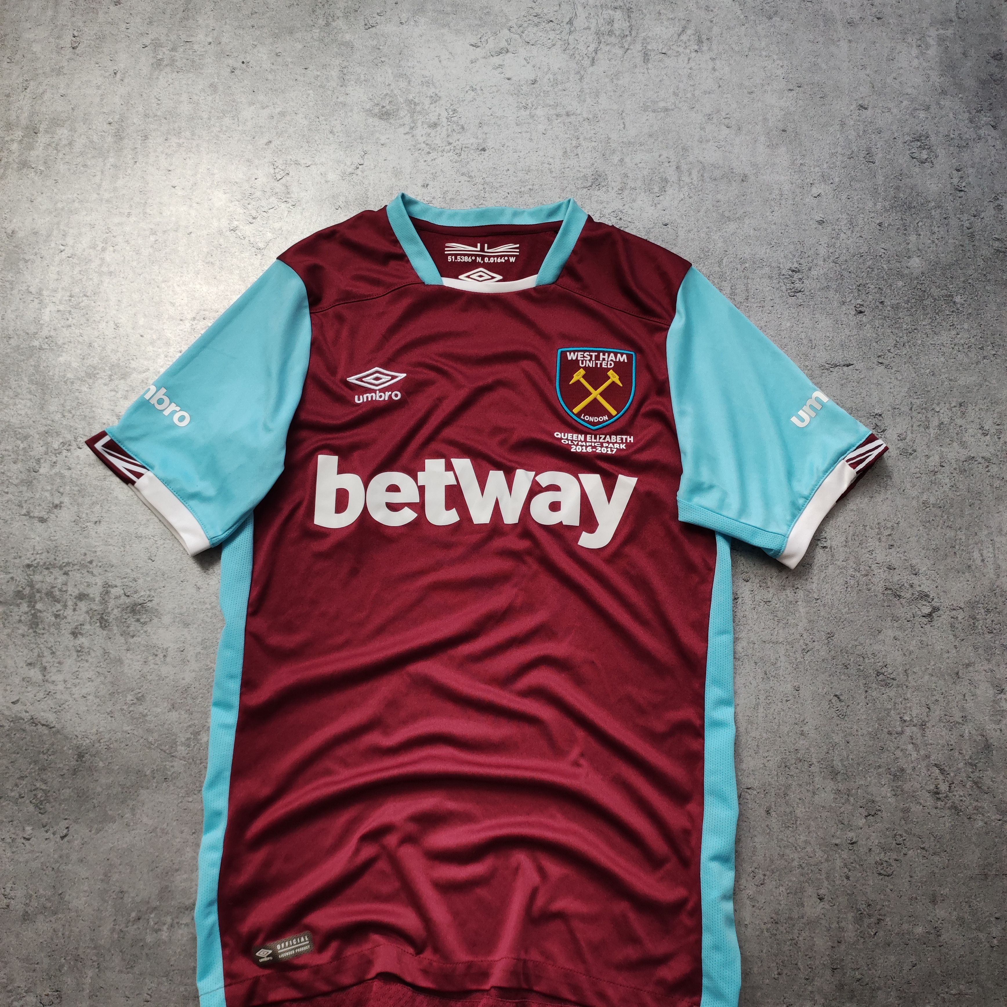 Vintage RARE Vintage West Ham United 2016 Home Umbro Jersey Size US S / EU 44-46 / 1 - 2 Thumbnail