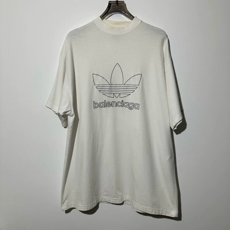 Balenciaga Balenciaga White embroidered logo short sleeves Size US M / EU 48-50 / 2 - 1 Thumbnail