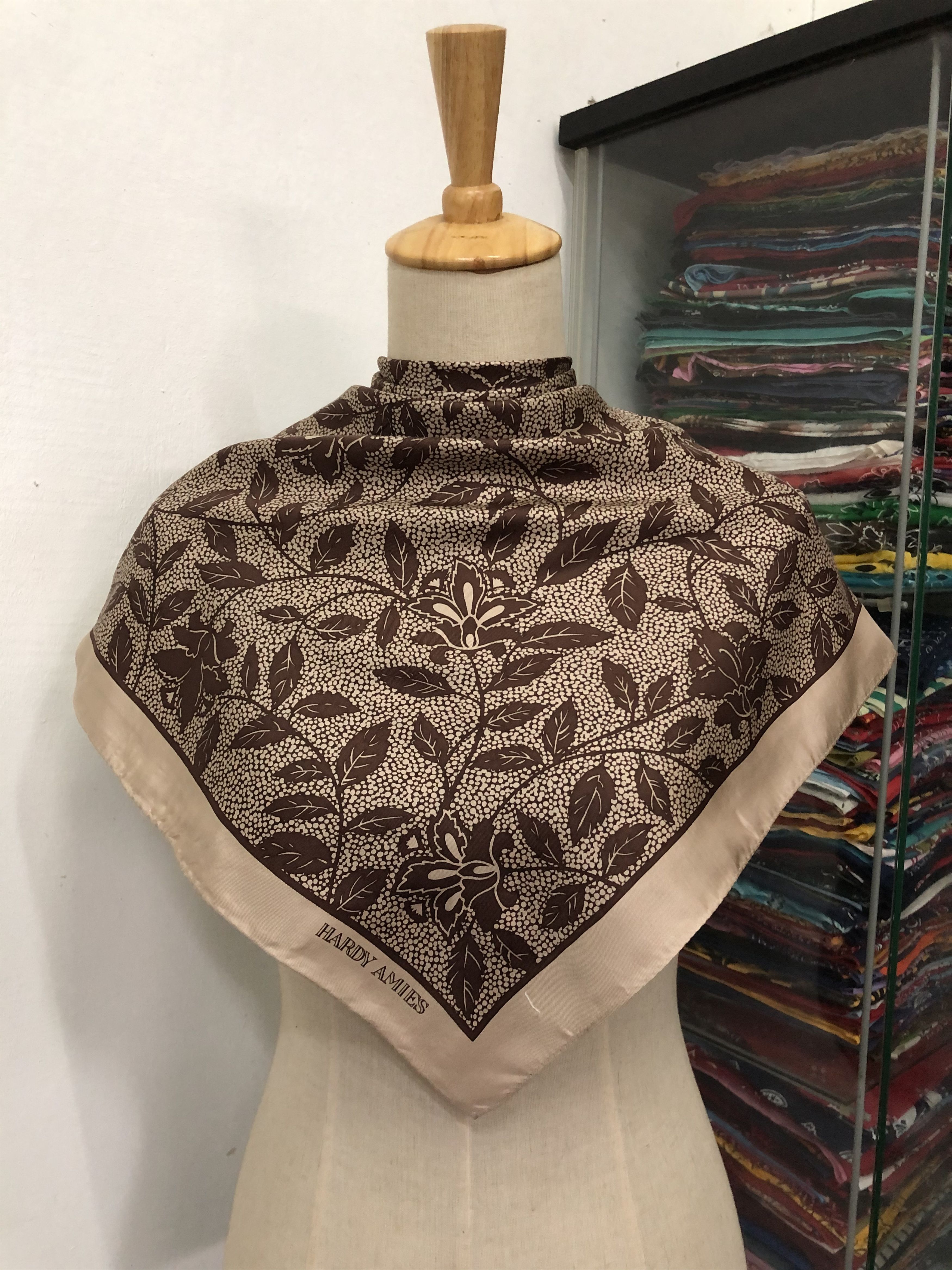 Hardy Amies × Vintage Vintage Hardy Amies Silk Scarf Size ONE SIZE - 1 Thumbnail