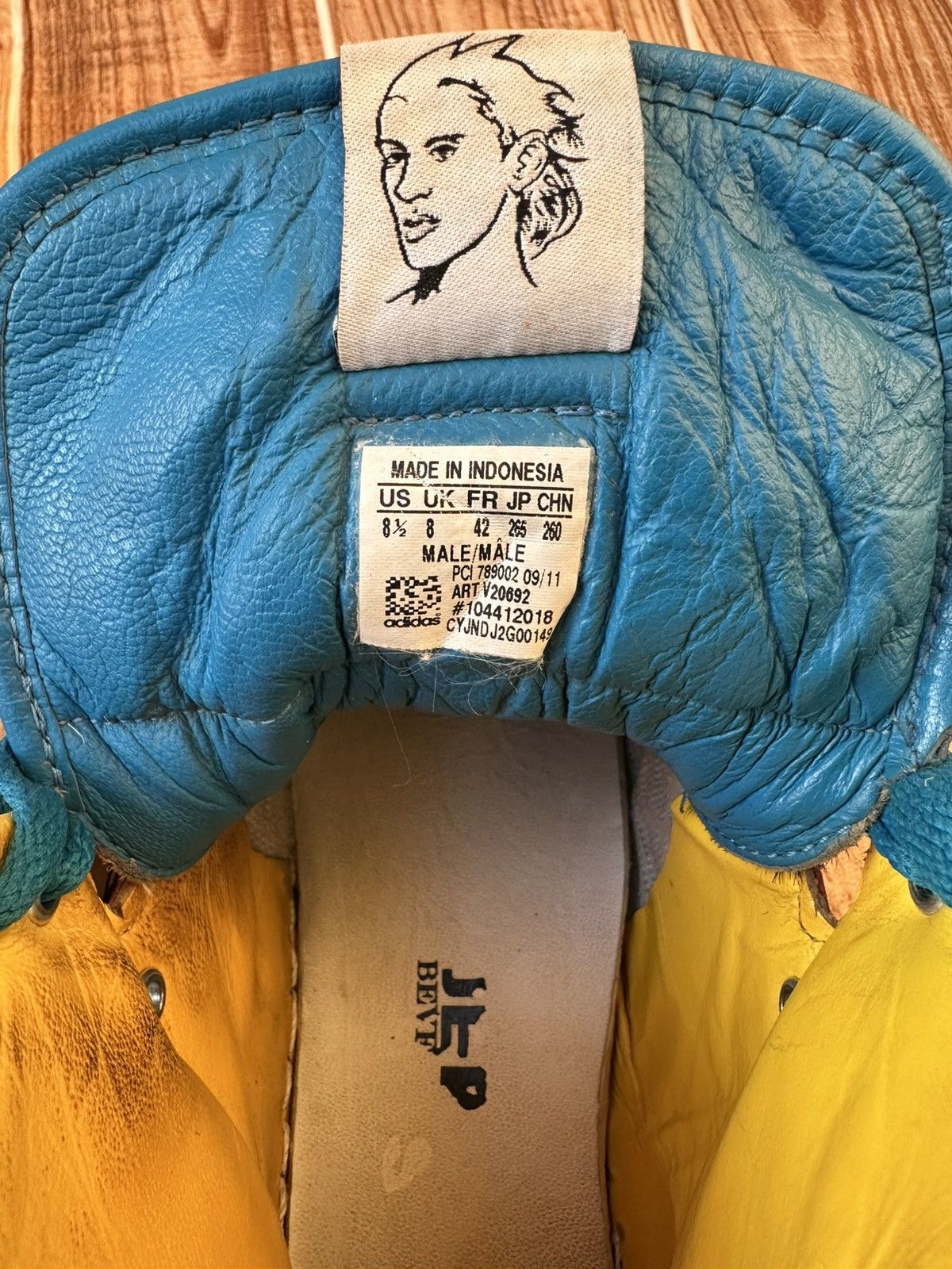 Adidas × Jeremy Scott Adidas Jeremy Scott 2NE1 Wings Avant Garde High Sneakers Size US 8.5 / EU 41-42 - 19 Thumbnail