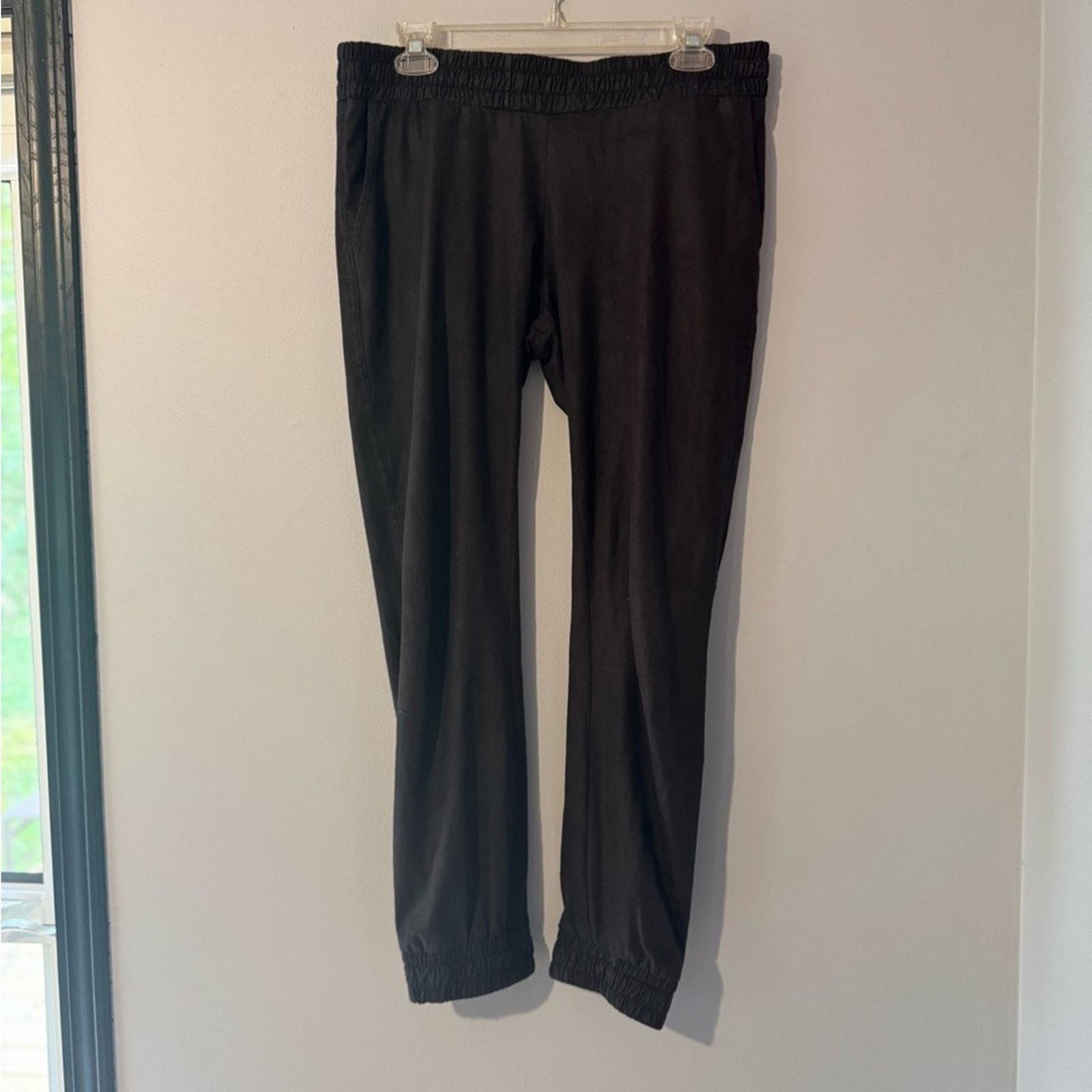 MONROW Monrow Black Faux Leather Textured Joggers size Medium Size 28" / US 6 / IT 42 - 3 Thumbnail