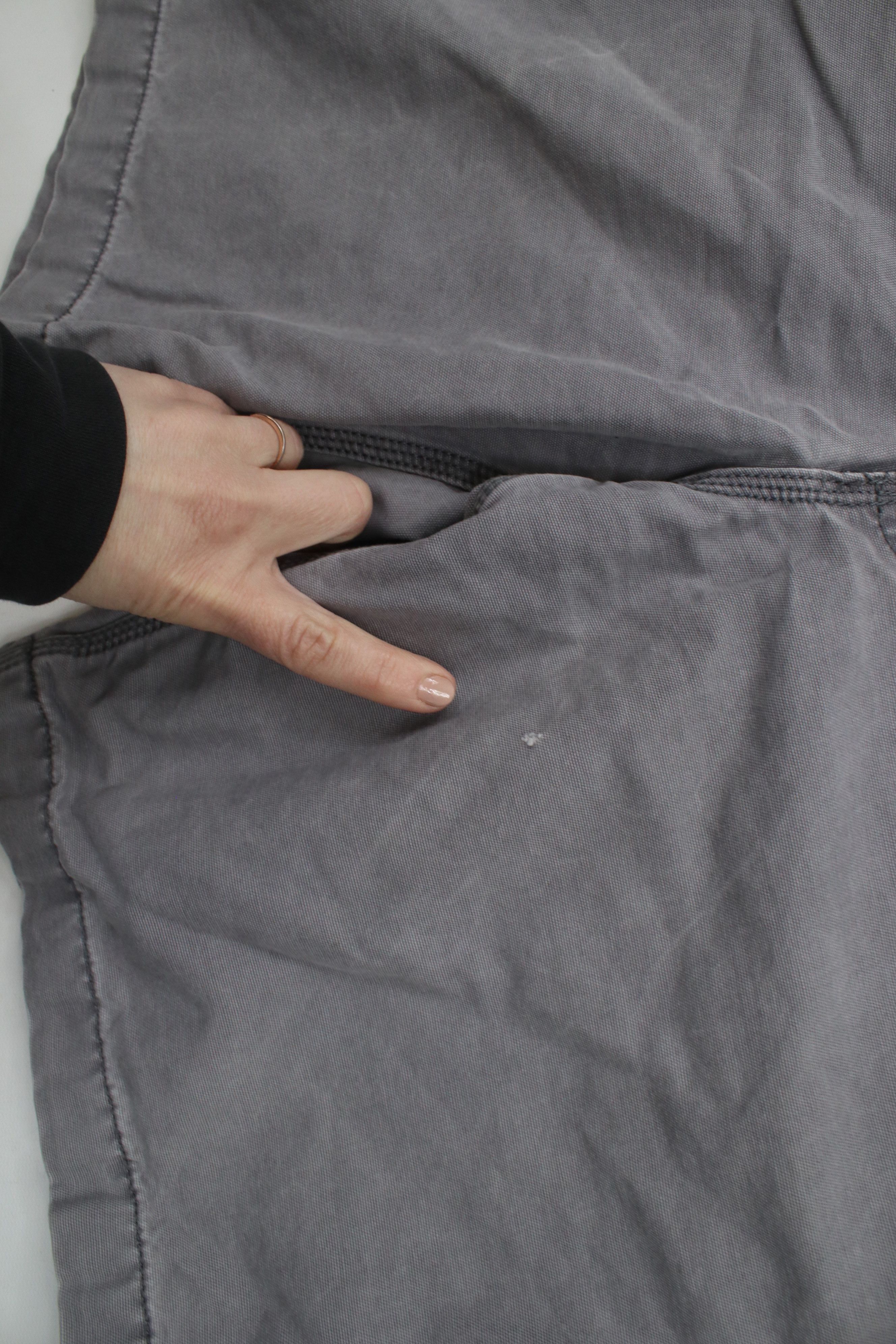 Carhartt × Vintage Vintage Carhartt Canvas Relaxed Fit Dungaree Shorts Gray Size US 34 / EU 50 - 5 Thumbnail