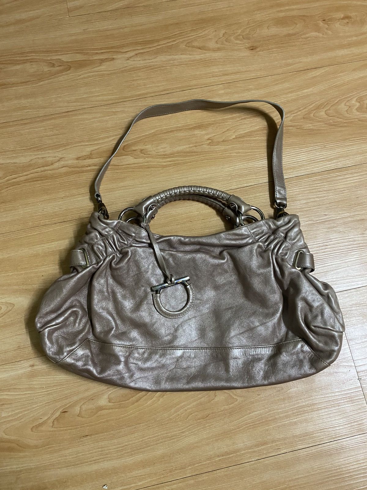 Salvatore Ferragamo Luxury Salvatore Ferragamo Leather Handbag – Iconic Designer Size ONE SIZE - 2 Thumbnail