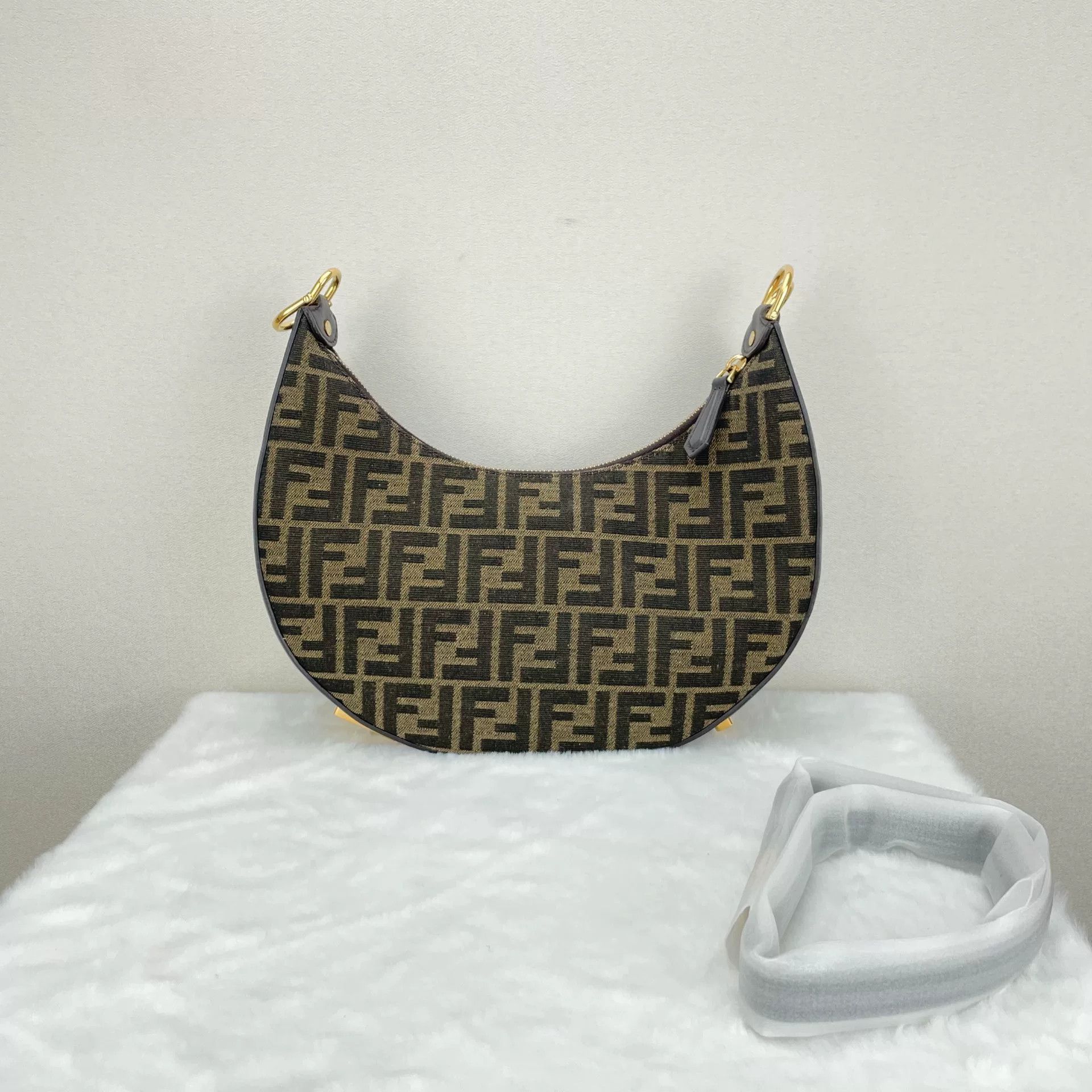 Fendi Pre-loved Bag Very good condition Size ONE SIZE - 1 Thumbnail