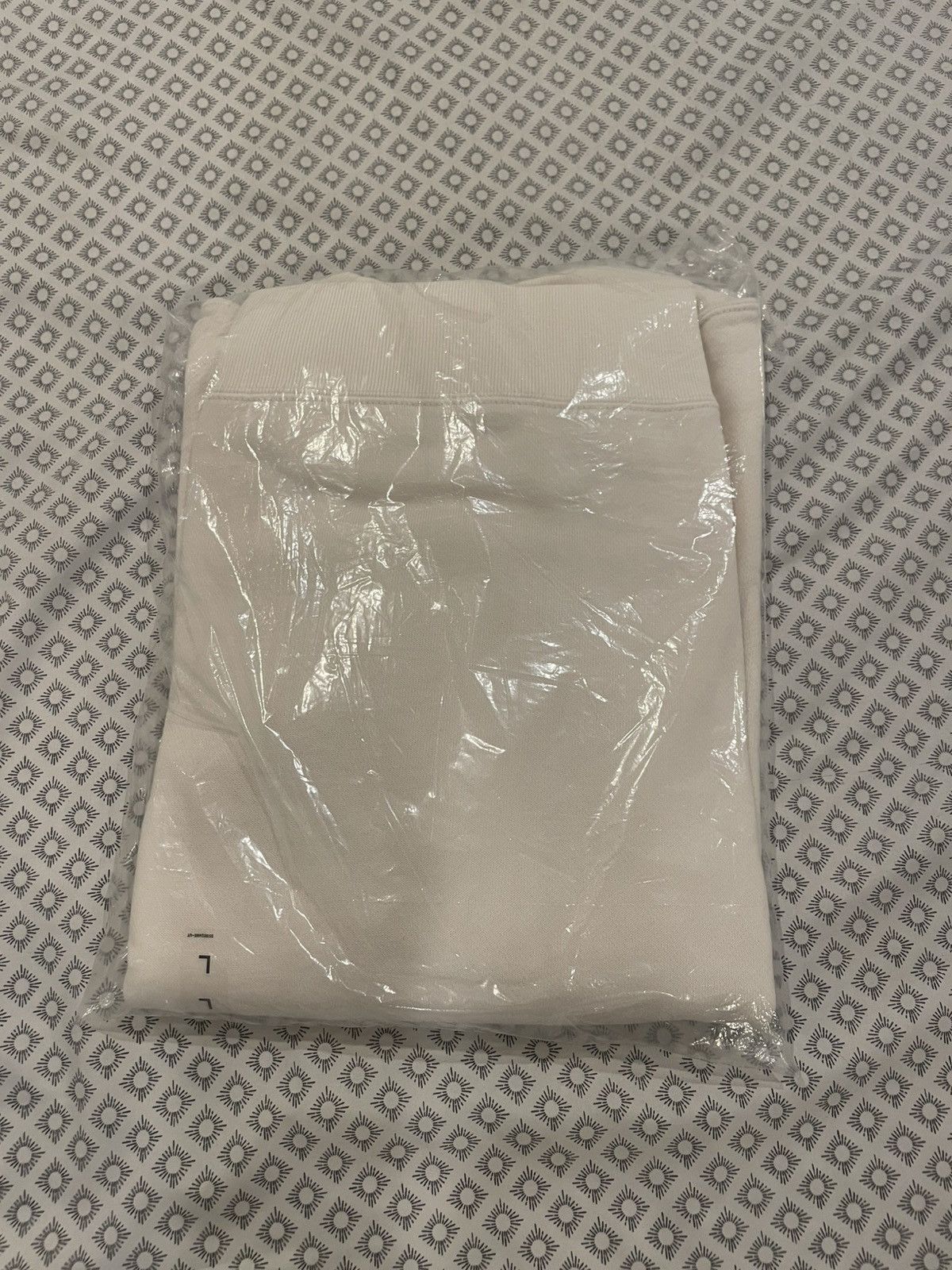 Kaws × Uniqlo Kaws Uniqlo Crewneck Size US L / EU 52-54 / 3 - 4 Thumbnail