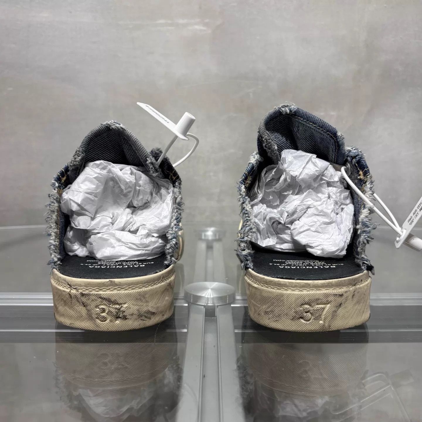 Balenciaga Balenciaga Distressed Denim Blue Slides 37 Size US 6.5 / IT 36.5 - 6 Thumbnail