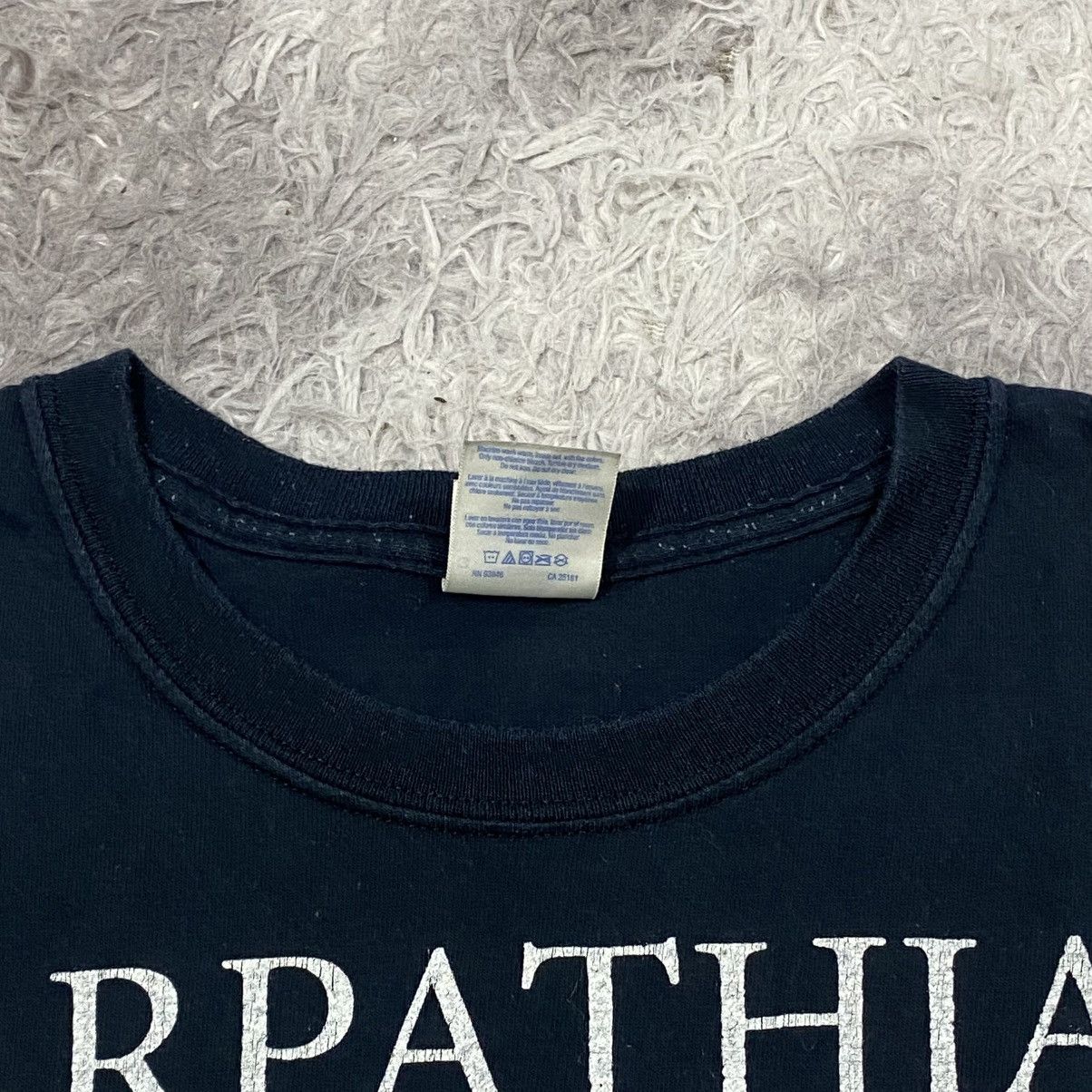 Band Tees × Gildan × Vintage Hardcore band carpathian wanderlust album Size US L / EU 52-54 / 3 - 3 Thumbnail