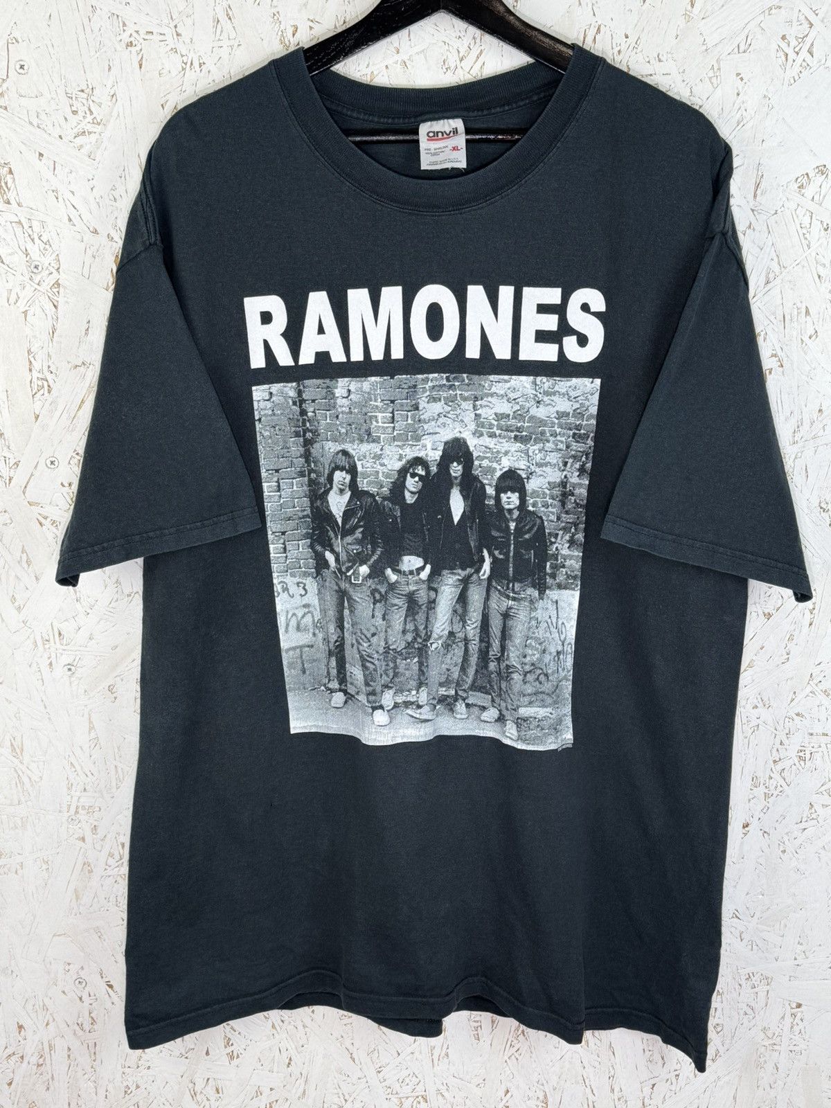 Band Tees 90s Ramones 1999 Hardcore Punk Faded Band T-Shirt XL Size US XL / EU 56 / 4 - 1 Thumbnail