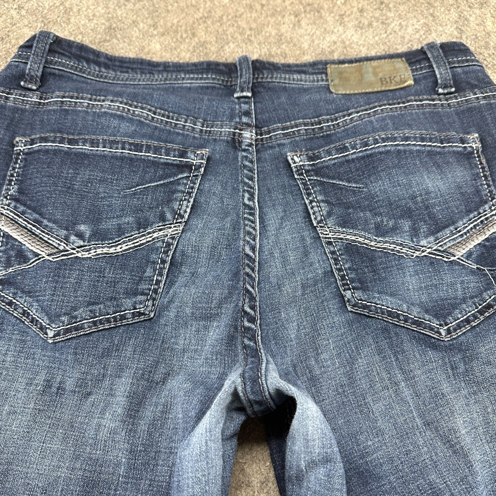 Vintage BKE Tyler Jeans Main Selling Point Men 33x34 Jeans Regular Fit Blue Dark Wash 5-Pocket Denim Cotton Rayon Buckle Logo USA Mens Size US 33 - 7 Thumbnail