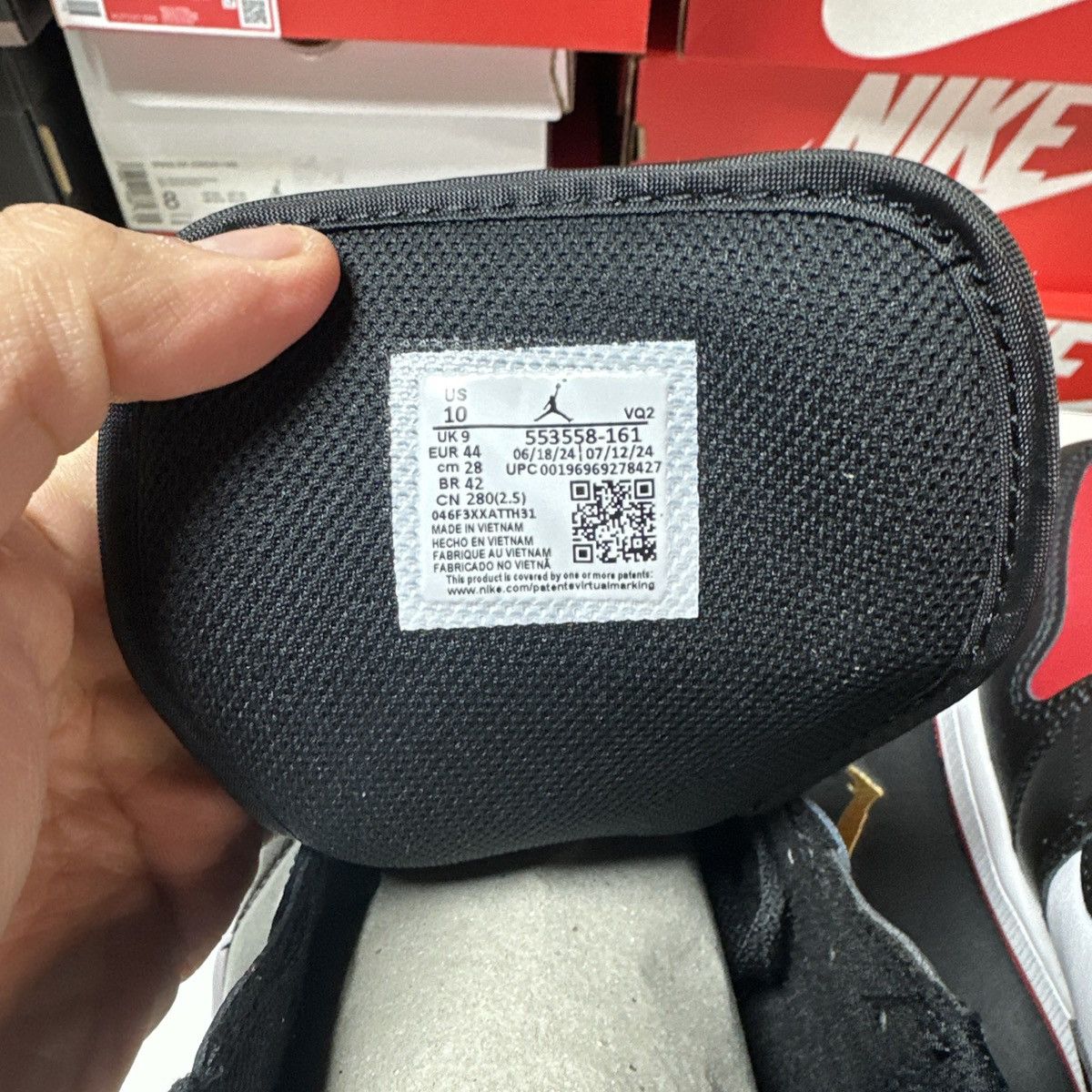 Nike New 553558-161 Mens Air Jordan Retro 1 Low Bred Toe 2.0 Size US 10 / EU 43 - 9 Thumbnail