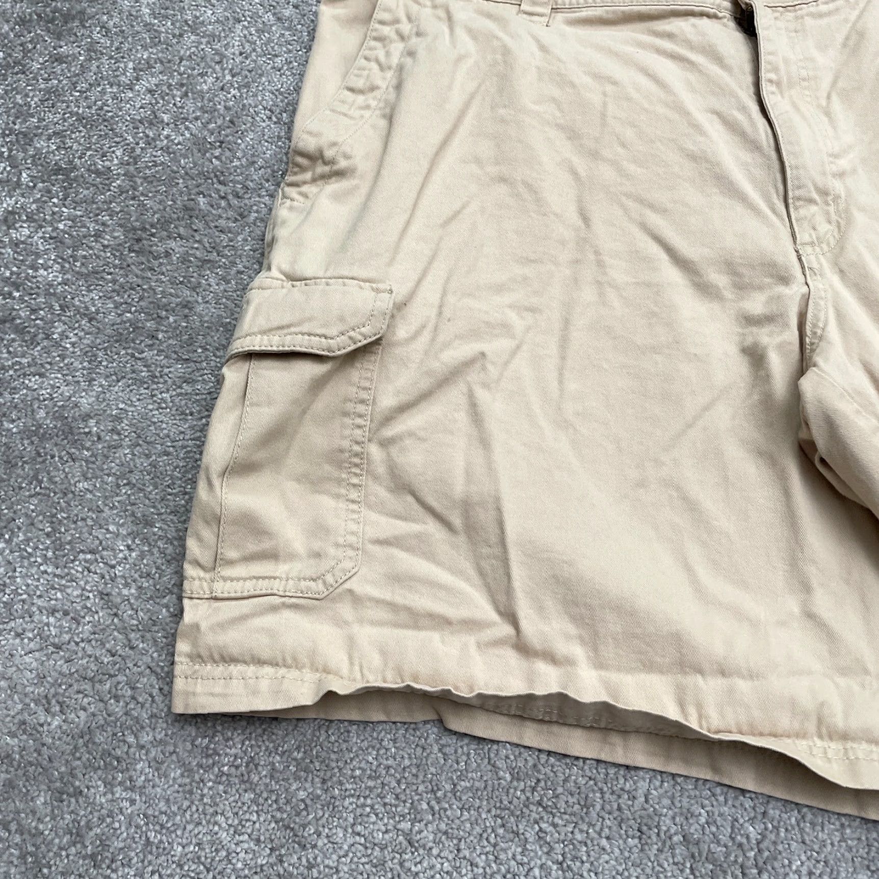 Vintage Columbia Cargo Shorts Mens 42x10 Beige Cotton Outdoor Casual Pocketed Cargo Short? Size US 42 / EU 58 - 5 Thumbnail