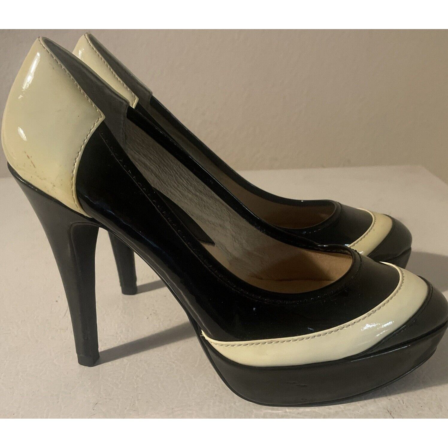 Michael Kors Michael Kors women's Size 7.5 Pressly Cap Toe Pump black & t Size US 7.5 / IT 37.5 - 7 Thumbnail